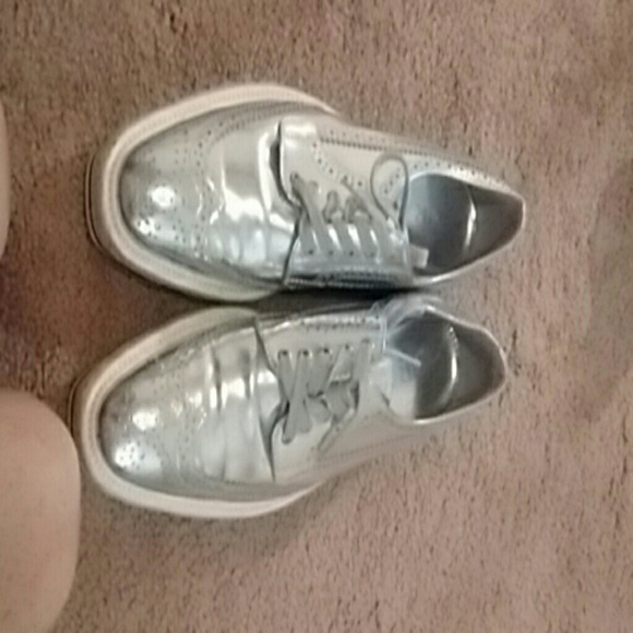 Prada silver shoes - Picture 3 of 3